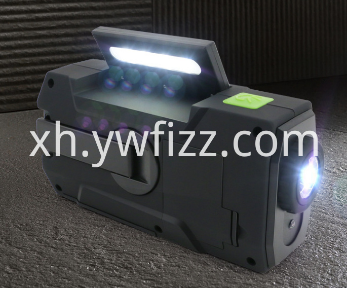 Inomathotholo yomsebenzi A multi-function radio